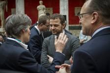 Lene Hau (left) speaking with Morten Østergaard, the Minister for Research, Innovation, and Higher Education (middle) and Flemming Besenbacher, the Carlsberg Foundation Chairman of the Board and Professor of Nanoscience and Physics, University of Aarhus (right).